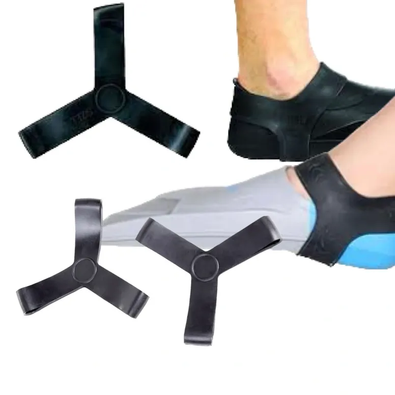 Underwater hockey fin retainers